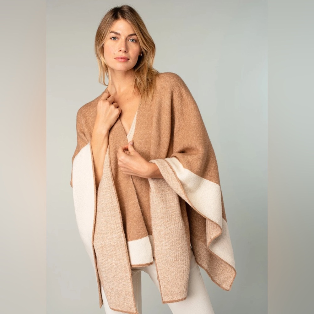 NWT VICI Lovestitch Este Sweater Cape - One Size